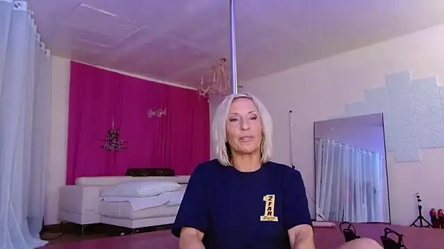 Snapshot of Sweet-Ginger chatting on October 12, 2025, 3:57 pm Sweet-Ginger online show from October 12, 2025, 3:57 pm