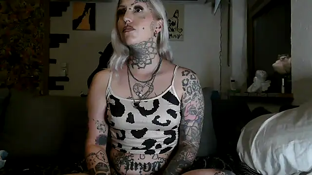 Snapshot of RoxxyInk chatting on July 5, 2026, 9:43 pm RoxxyInk online show from July 5, 2026, 9:43 pm