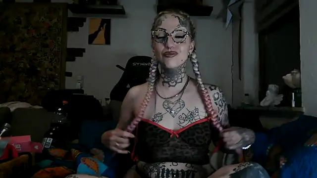 Snapshot of RoxxyInk chatting on June 13, 2026, 1:03 am RoxxyInk online show from June 13, 2026, 1:03 am