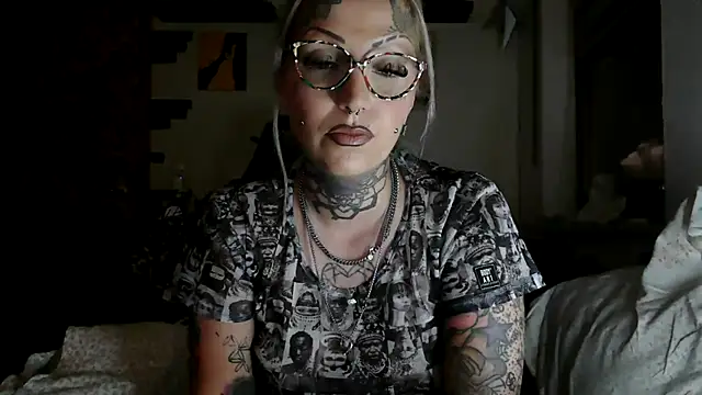 Snapshot of RoxxyInk chatting on July 19, 2026, 1:58 am RoxxyInk online show from July 19, 2026, 1:58 am