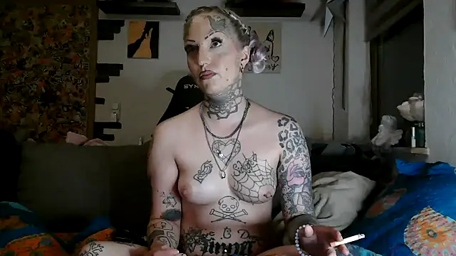 Snapshot of RoxxyInk chatting on June 16, 2026, 9:37 pm RoxxyInk online show from June 16, 2026, 9:37 pm