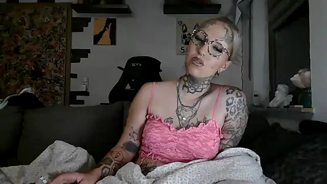 Snapshot of RoxxyInk chatting on July 20, 2026, 3:03 am RoxxyInk online show from July 20, 2026, 3:03 am