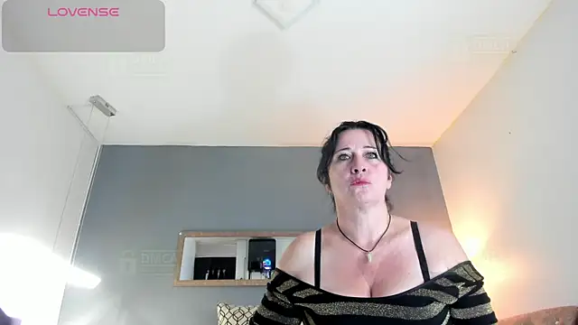 Snapshot of LADY_HELLEN chatting on May 23, 2026, 7:02 pm LADY HELLEN online show from May 23, 2026, 7:02 pm
