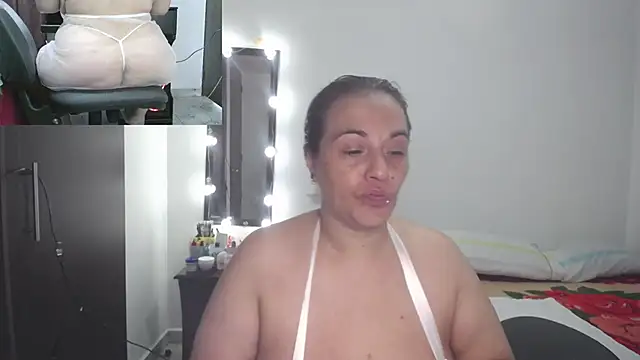 zoe hotxxx online show from November 3, 2025, 1:26 pm