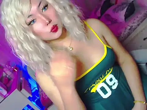 HOTnWILDalice online show from May 23, 2026, 2:43 am