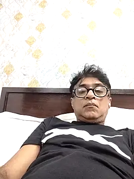 iamkahn 44 online show from April 8, 2026, 7:04 pm