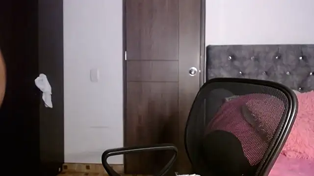 ZAHI WILLX online show from January 5, 2026, 10:35 pm