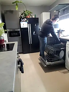 tom sauwer online show from November 17, 2025, 9:52 pm