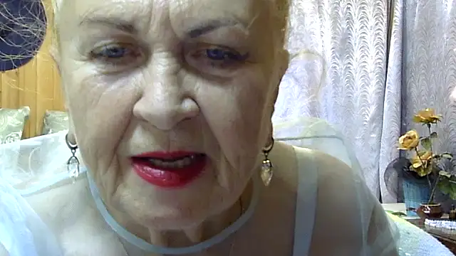 Emma52610 online show from October 24, 2025, 11:31 am
