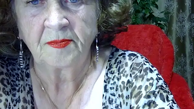 Emma52610 online show from November 28, 2025, 4:29 pm