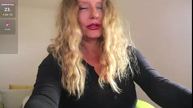 Snapshot of Kishaxxx chatting on October 2, 2025, 10:18 am Kishaxxx online show from October 2, 2025, 10:18 am