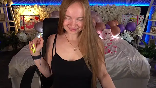 MiaRedFox online show from March 7, 2026, 1:27 pm