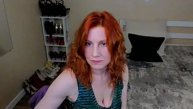 Snapshot of FoxySophia chatting on May 22, 2026, 6:17 pm FoxySophia online show from May 22, 2026, 6:17 pm