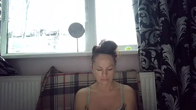 LindaStarS online show from April 3, 2026, 4:19 am