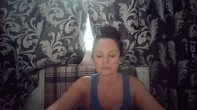 LindaStarS online show from November 9, 2025, 6:28 am