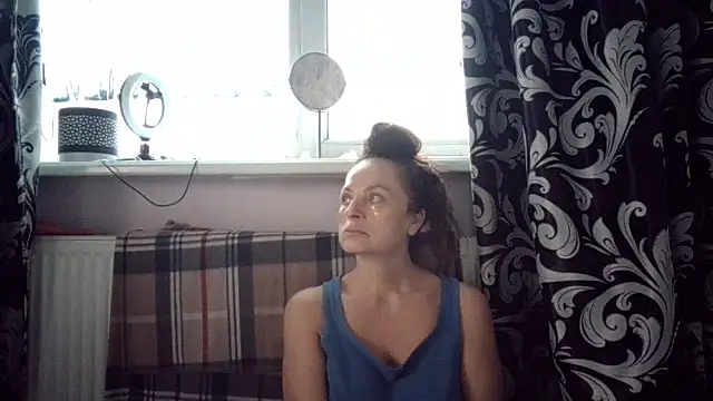 LindaStarS online show from February 11, 2026, 5:29 am