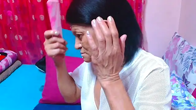 SLUTTYROXY online show from April 10, 2026, 6:53 am