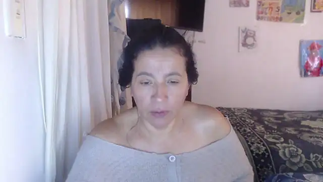 stefilove10 online show from February 6, 2025, 6:24 pm