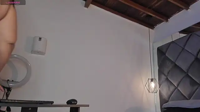 moonsweet1 online show from October 31, 2025, 11:18 am