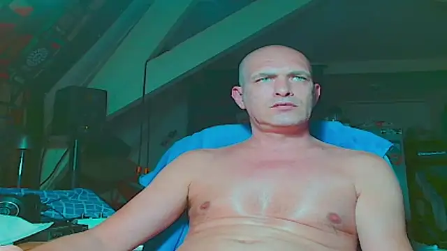 Snapshot of maxhard77 chatting on May 31, 2026, 10:32 pm maxhard77 online show from May 31, 2026, 10:32 pm