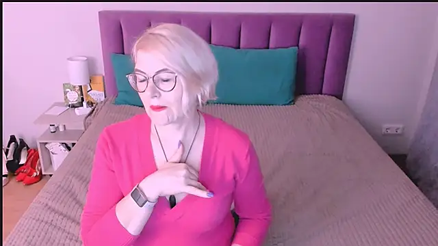 sabrinamacmarren online show from November 1, 2025, 2:55 pm