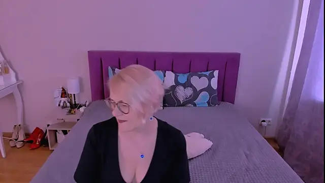 sabrinamacmarren online show from February 5, 2026, 7:59 am