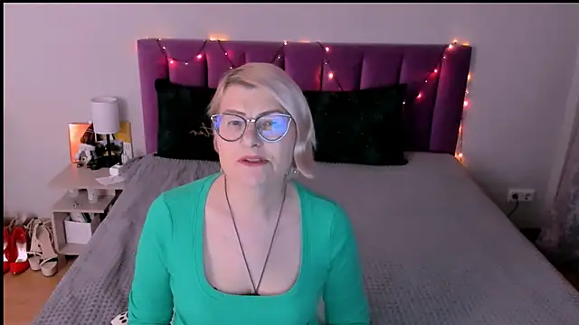 sabrinamacmarren online show from December 19, 2025, 2:41 pm