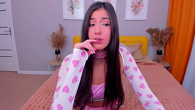 MiaSilkX online show from February 17, 2026, 4:15 pm