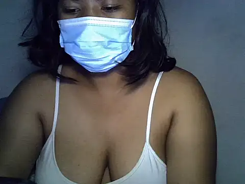 Snapshot of Artinah22 chatting on February 17, 2026, 8:17 pm Artinah22 online show from February 17, 2026, 8:17 pm