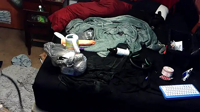 Snapshot of EdgarAlenPole chatting on December 3, 2025, 11:42 am EdgarAlenPole online show from December 3, 2025, 11:42 am