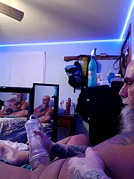 Snapshot of EdgarAlenPole chatting on February 13, 2026, 7:52 am EdgarAlenPole online show from February 13, 2026, 7:52 am