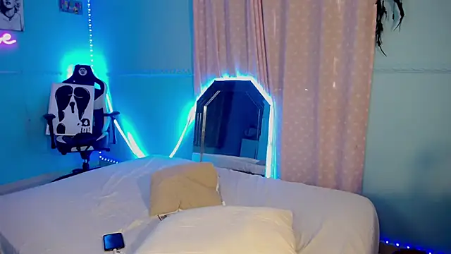 charlottesexxx online show from September 17, 2025, 8:55 pm