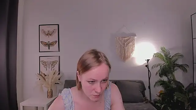 Snapshot of LilianKroft chatting on April 28, 2026, 12:53 pm LilianKroft online show from April 28, 2026, 12:53 pm