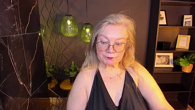 NataliMellow online show from April 17, 2026, 1:14 pm