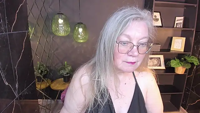 NataliMellow online show from May 11, 2026, 1:23 pm