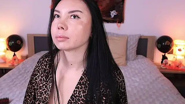 Snapshot of Leila__Sweet chatting on October 19, 2025, 7:00 am Leila  Sweet online show from October 19, 2025, 7:00 am