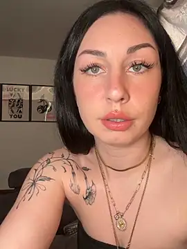 Snapshot of Estherjizz chatting on May 27, 2026, 3:19 pm Estherjizz online show from May 27, 2026, 3:19 pm