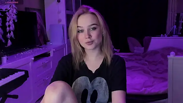 MaryDreaminess online show from February 14, 2025, 8:26 pm