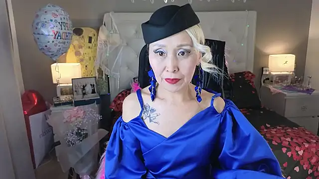 RoxalanaStar online show from April 8, 2026, 8:10 pm