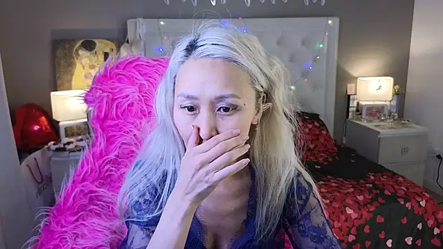 Snapshot of RoxalanaStar chatting on February 20, 2026, 10:22 pm RoxalanaStar online show from February 20, 2026, 10:22 pm