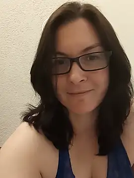 Snapshot of DesreRose chatting on July 13, 2026, 12:54 am DesreRose online show from July 13, 2026, 12:54 am