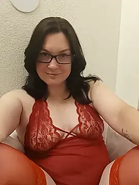Snapshot of DesreRose chatting on July 2, 2026, 12:44 am DesreRose online show from July 2, 2026, 12:44 am
