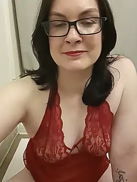 Snapshot of DesreRose chatting on June 13, 2026, 11:02 pm DesreRose online show from June 13, 2026, 11:02 pm