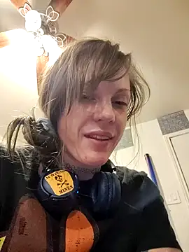 Snapshot of TheDaisyChaos chatting on October 21, 2025, 7:57 pm TheDaisyChaos online show from October 21, 2025, 7:57 pm