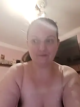 Snapshot of BustyLadyAlma chatting on January 14, 2026, 6:17 am BustyLadyAlma online show from January 14, 2026, 6:17 am