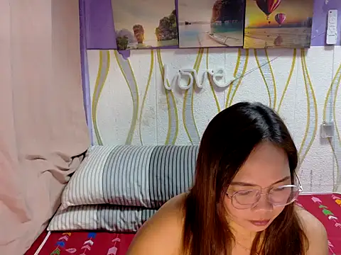 BURBERRY69 online show from February 25, 2026, 12:27 pm