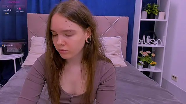 Snapshot of Janie_JJ_Curvie chatting on February 1, 2026, 1:15 am Janie JJ Curvie online show from February 1, 2026, 1:15 am