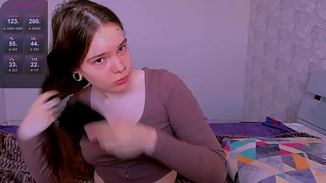 Janie JJ Curvie online show from April 14, 2026, 2:05 am