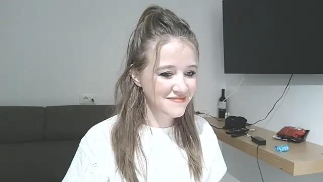 Neonstar online show from April 6, 2026, 9:10 am