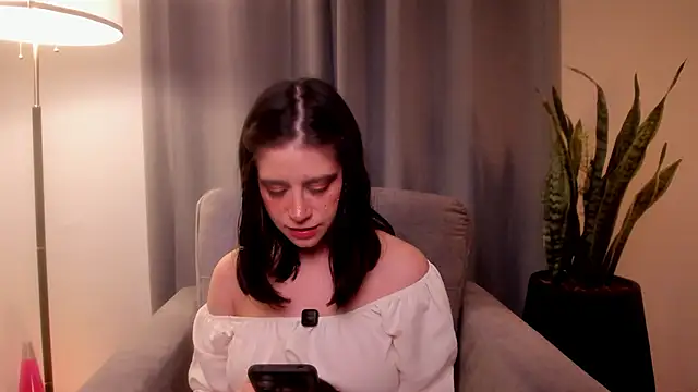 Snapshot of HazelKush chatting on February 9, 2026, 11:03 pm HazelKush online show from February 9, 2026, 11:03 pm